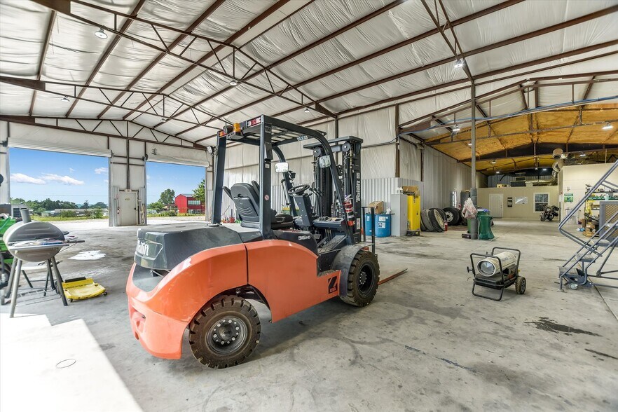 More Photos Of 204 FM 696, Elgin Light Manufacturing For Sale