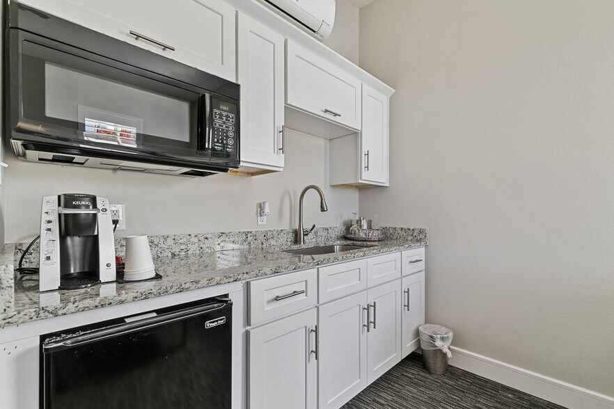 More Photos Of 205 W Louisiana St, McKinney Office For Lease