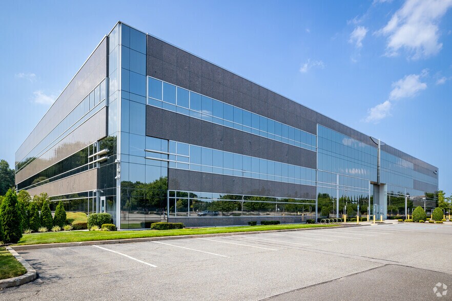 More Photos Of 1307 Walt Whitman Rd, Melville Office For Sale