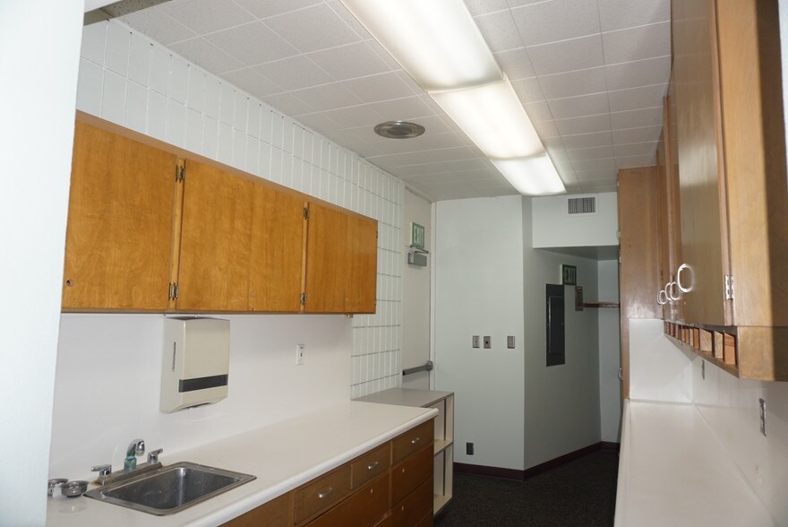 More Photos Of 1004-1006 N Douty St, Hanford Medical For Lease