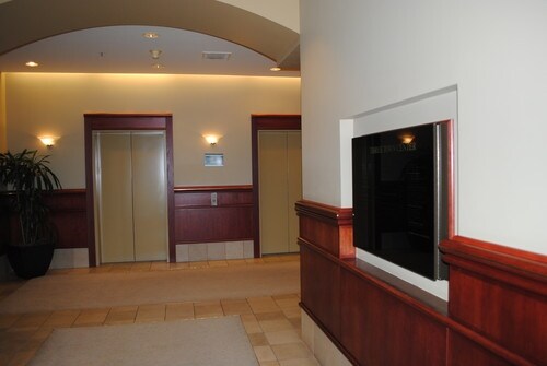 More Photos Of 10121 SE Sunnyside Rd, Clackamas Office For Lease