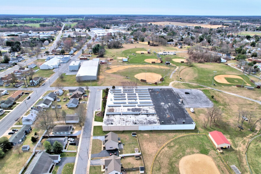 More Photos Of 301 SE 4th St, Milford Flex For Sale