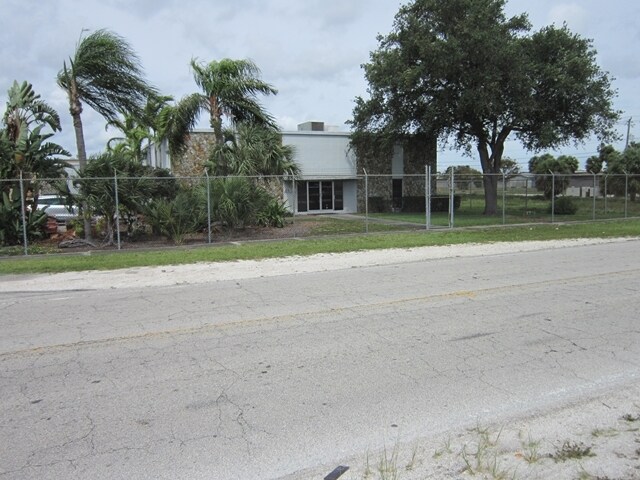 More Photos Of 6985 Garden Rd, Riviera Beach Office For Lease