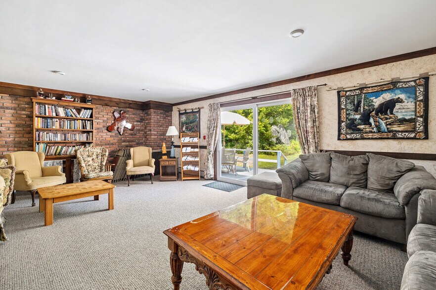 More Photos Of 344 Vt Route 100, West Dover Hotel For Sale