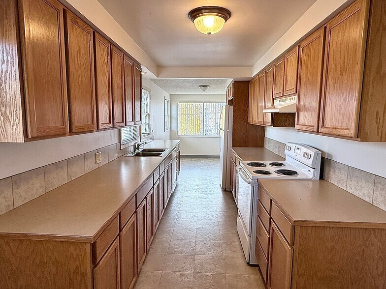 More Photos Of 2301 Willamette St, Eugene Apartments For Sale