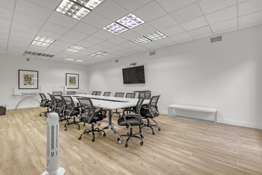 More Photos Of 2701 W Okeechobee Blvd, West Palm Beach Office For Sale