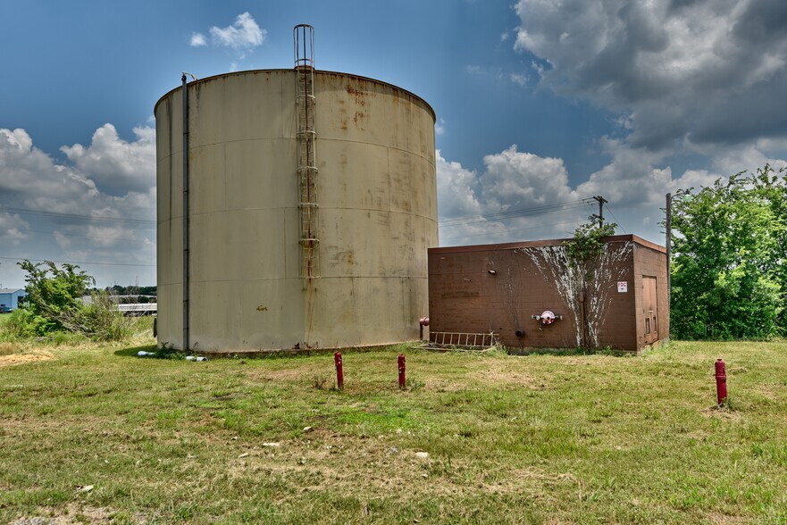 More Photos Of 1901 Longwood Dr, Brenham Manufacturing For Sale