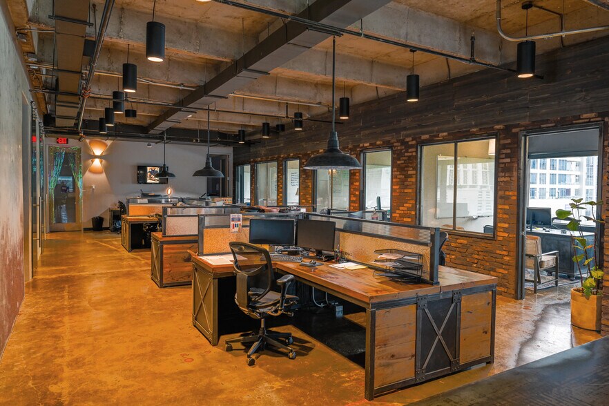 More Photos Of 1845 Woodall Rodgers Fwy, Dallas Office For Lease
