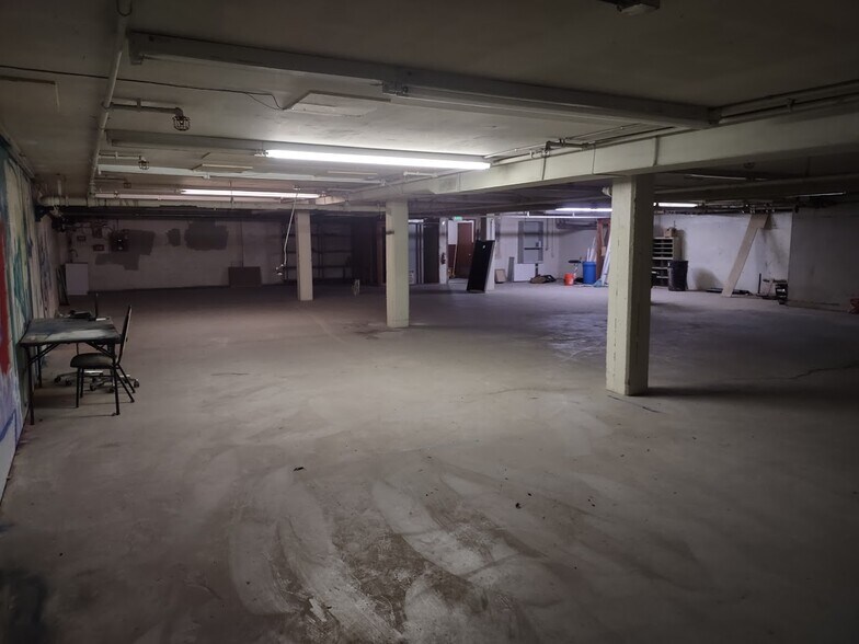 More Photos Of 104 W 10th St, Tracy Freestanding For Lease