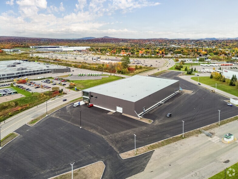 More Photos Of 8100 Rue Armand-Viau, Québec Industrial For Lease
