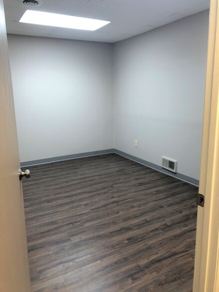 More Photos Of 815 W Liberty St, Medina Warehouse For Lease
