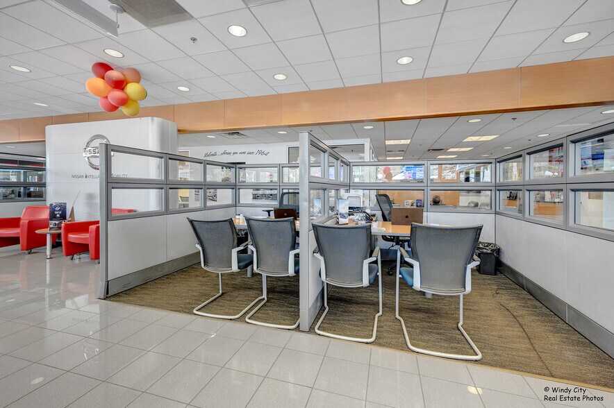 More Photos Of 945 E Chicago St, Elgin Auto Dealership For Sale