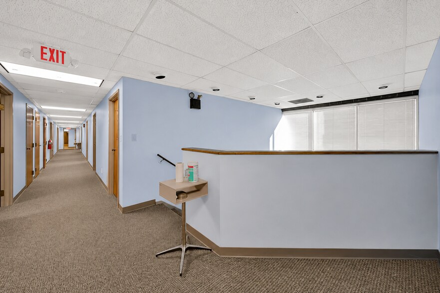 More Photos Of 425 E Arrowhead Dr, Charlotte Warehouse For Lease