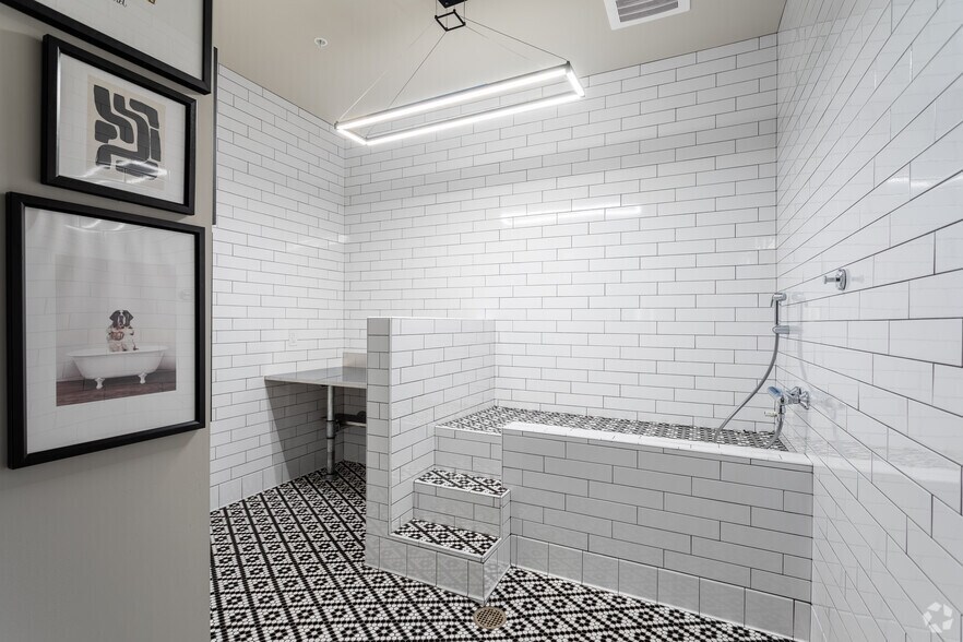 More Photos Of 140 SW Columbia St, Portland Apartments For Lease