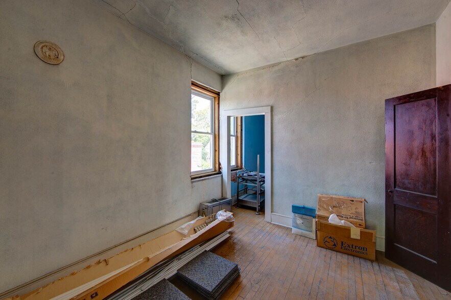 More Photos Of 302 Main St, Columbia Industrial For Sale