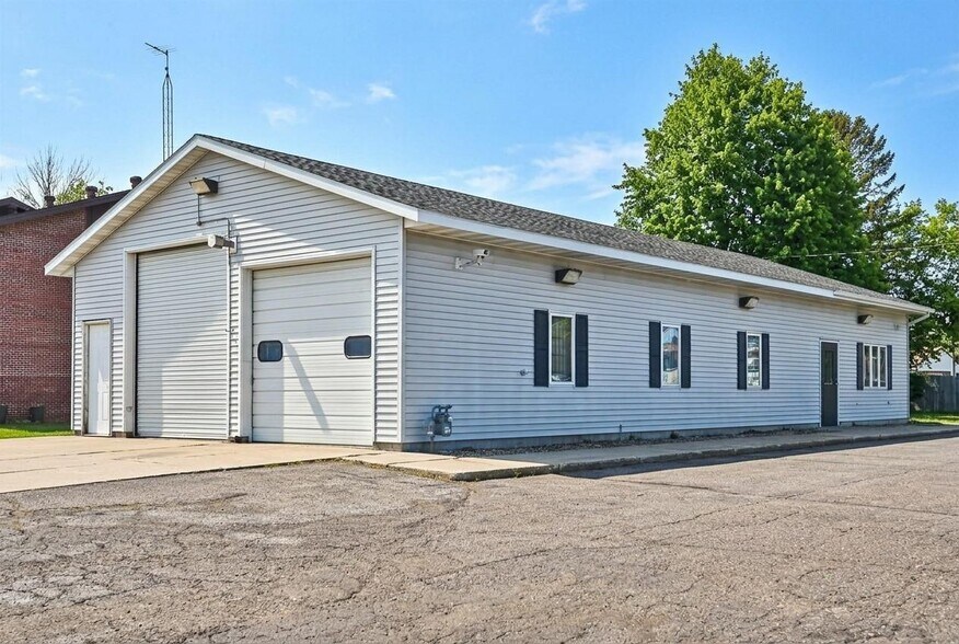 Primary Photo Of 316 S Highway Ave, Blooming Prairie Light Manufacturing For Sale
