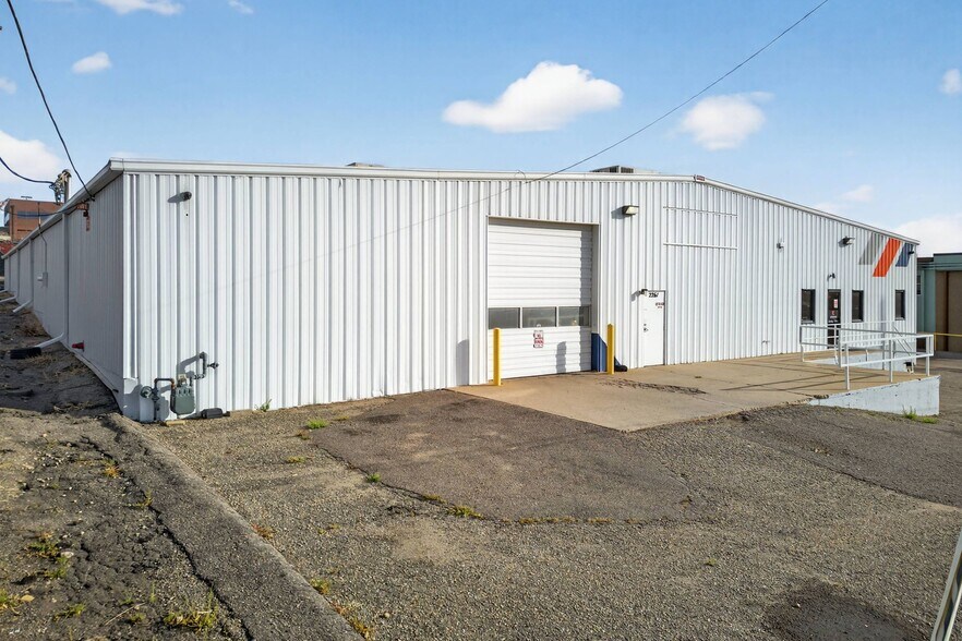 More Photos Of 2261 W Cornell Ave, Englewood Warehouse For Lease