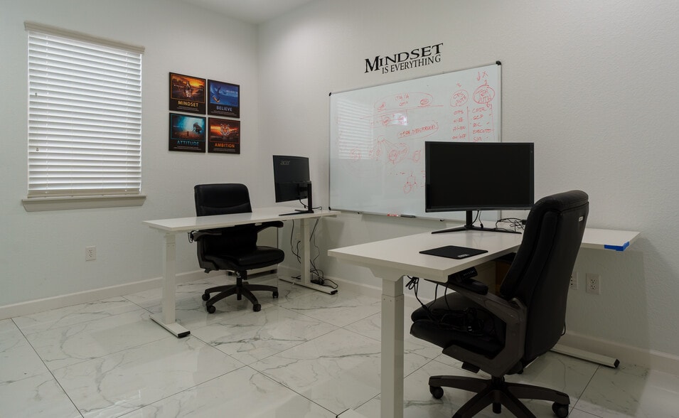 More Photos Of 12250 Queenston Blvd, Houston Office For Sale