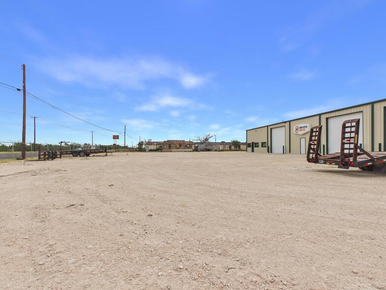 More Photos Of 1100 W Sealy Ave, Monahans Distribution For Sale