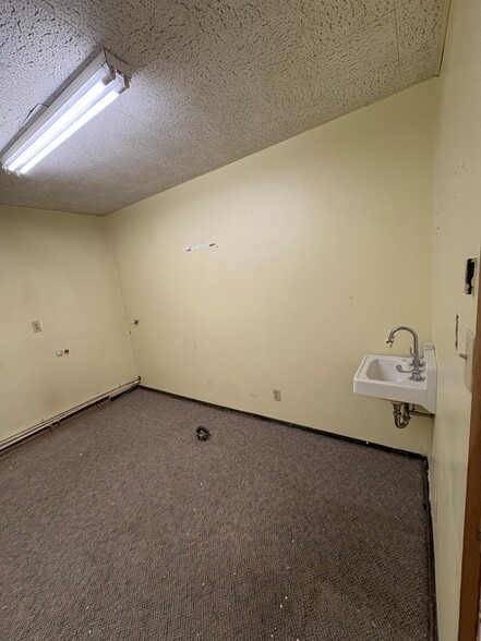 More Photos Of 2017 Sunset Blvd, Steubenville Office For Lease