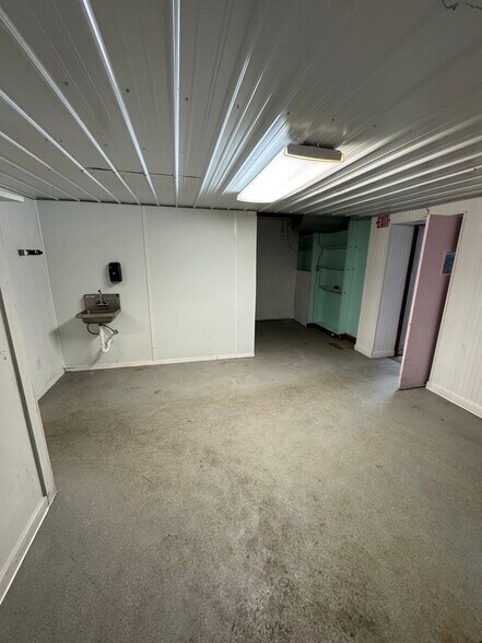 More Photos Of 109 W Monroe St, Herrin Storefront Retail Residential For Sale