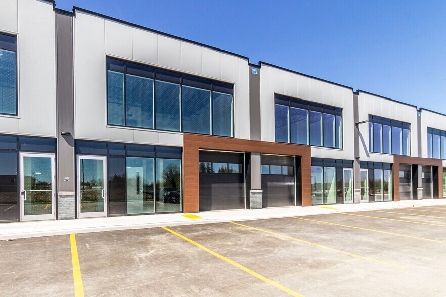 More Photos Of 585 Hanlon Creek Blvd, Guelph Showroom For Lease