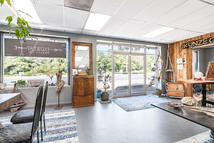 More Photos Of 3110 SE Highway 101, Lincoln City Storefront For Sale
