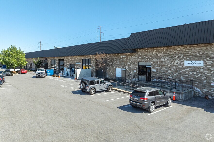 More Photos Of 1981 Moreland Pky, Annapolis Light Distribution For Lease