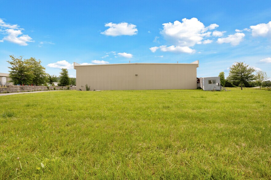 More Photos Of 1326 Progress Dr, Front Royal Flex For Sale