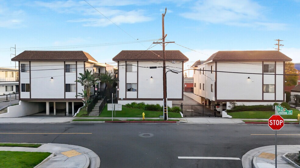 Primary Photo Of 17226 Grevillea Ave, Lawndale Apartments For Sale