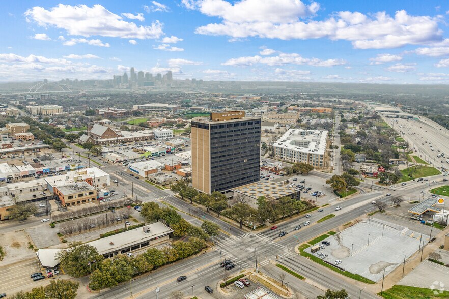 More Photos Of 400 S Zang Blvd, Dallas Office For Lease