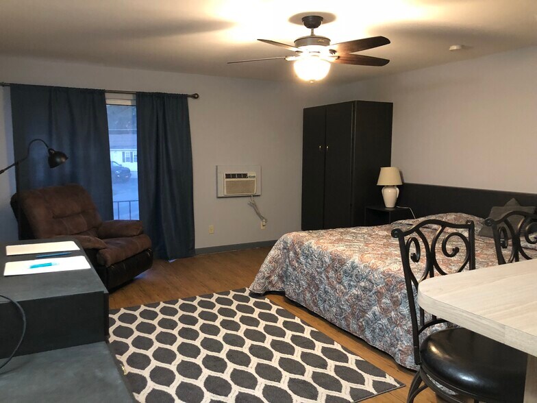 More Photos Of 529 Route 17M, Middletown Storefront Retail Residential For Sale