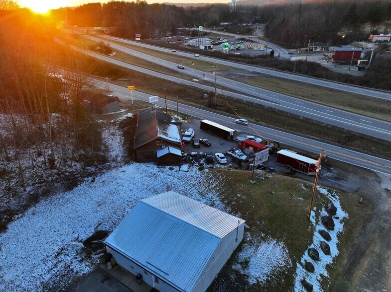 More Photos Of 178 Old Fayette rd, Oak Hill Showroom For Sale
