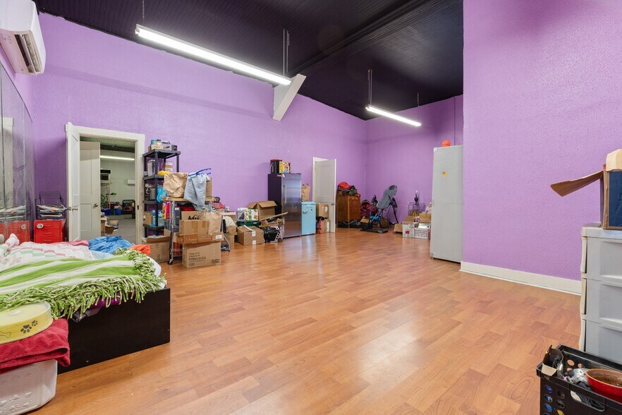 More Photos Of 114 N Church St, Waverly Loft Creative Space For Lease