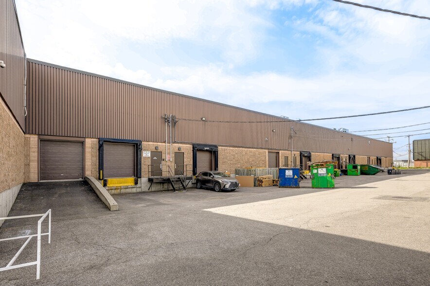 More Photos Of 601-623 Rue McCaffrey, Montréal Distribution For Lease