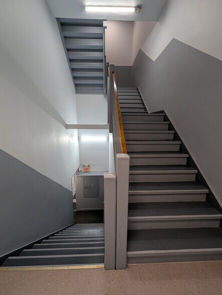 More Photos Of 572-574 Newark Ave, Jersey City Office For Sale