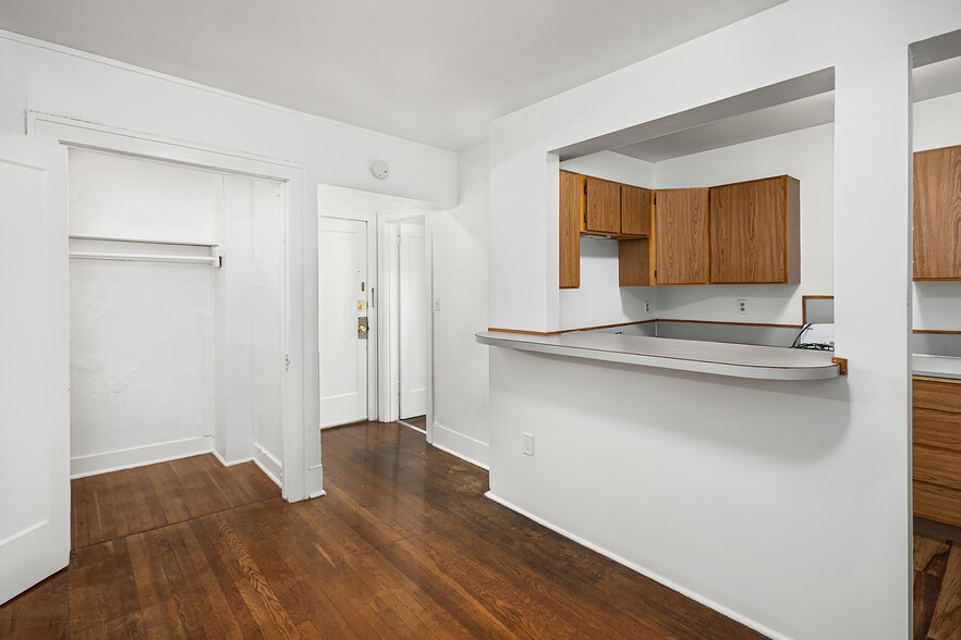 More Photos Of 805 Marion St, Seattle Apartments For Sale
