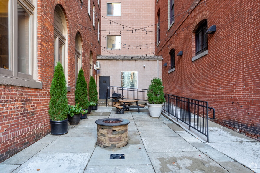 More Photos Of 1-49 N Howard St, Baltimore Unknown For Lease