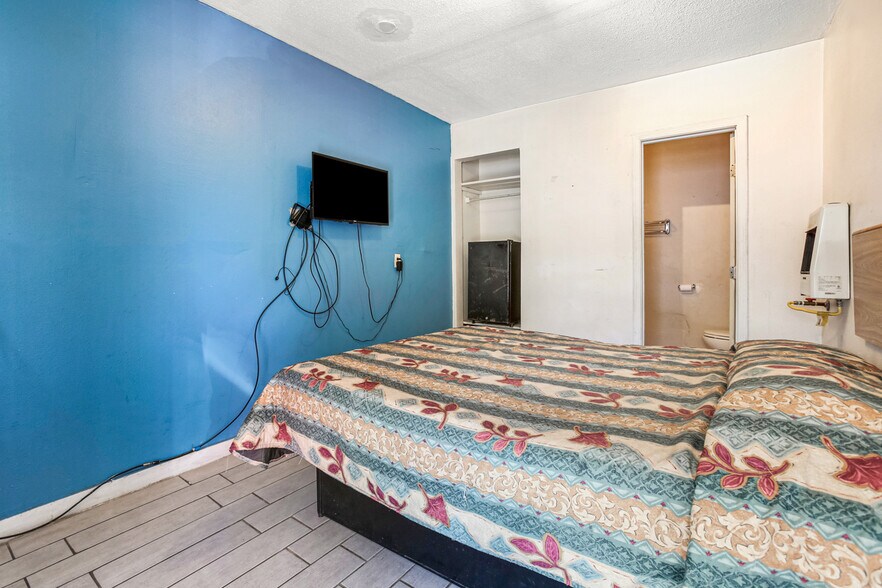 More Photos Of 7418 Chef Menteur Hwy, New Orleans Hotel For Sale