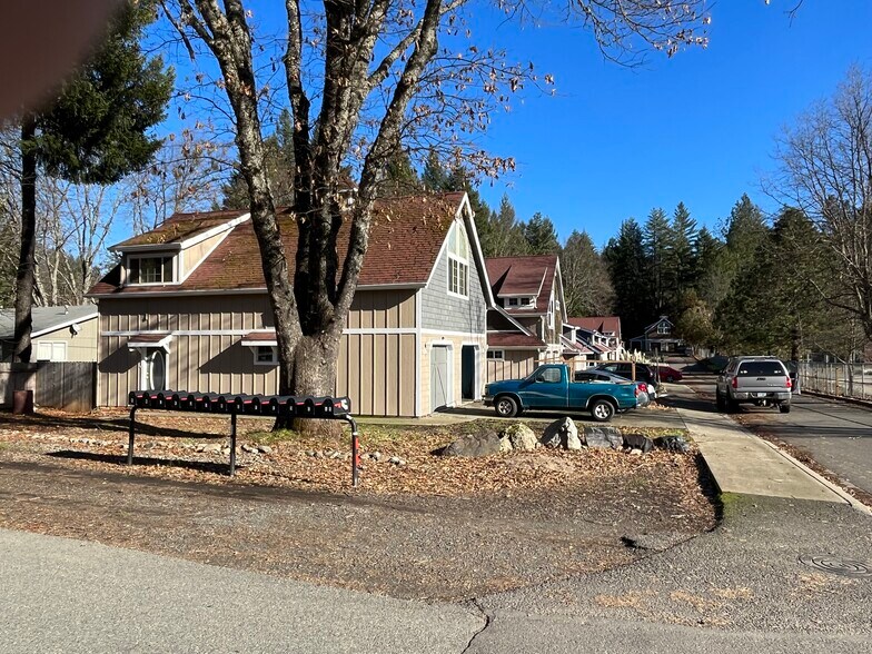 More Photos Of 117 N Junction Ave, Cave Junction Apartments For Sale