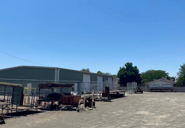 More Photos Of 800 W Elm Ave, Coalinga Warehouse For Sale