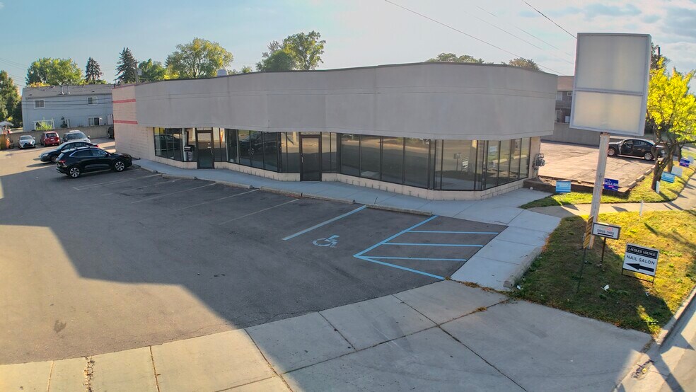 Primary Photo Of 41-47 W Maple Rd, Clawson General Retail For Sale