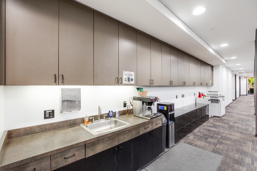 More Photos Of 390-392 Potrero Ave, Sunnyvale Research And Development For Lease