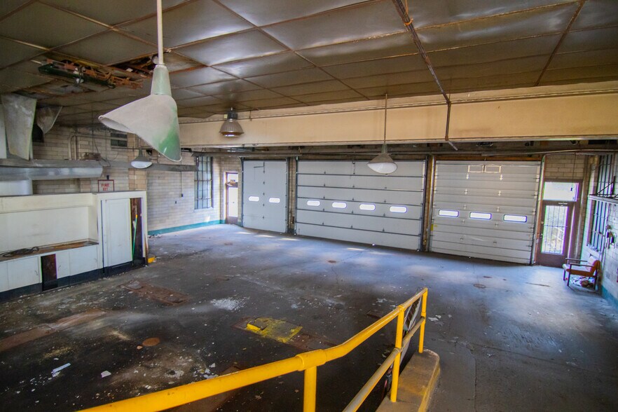 More Photos Of 1439 Sunset Blvd, Steubenville Flex For Sale