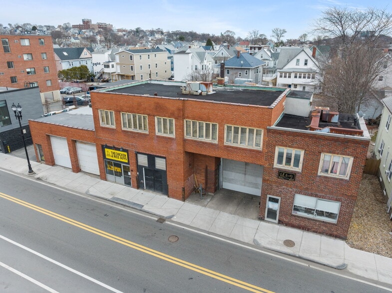 More Photos Of 77-79 Ferry St, Everett Showroom For Lease