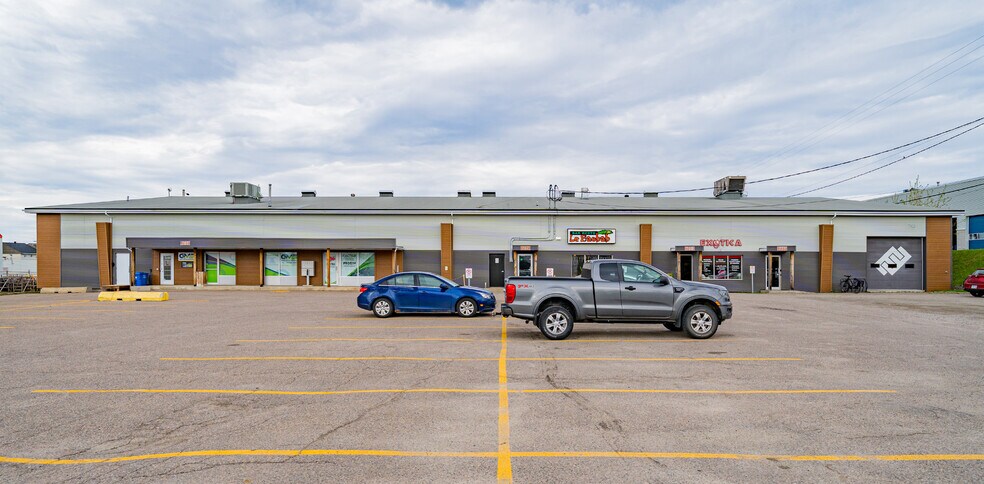 More Photos Of 763 Rue D'alma, Chicoutimi Office For Sale