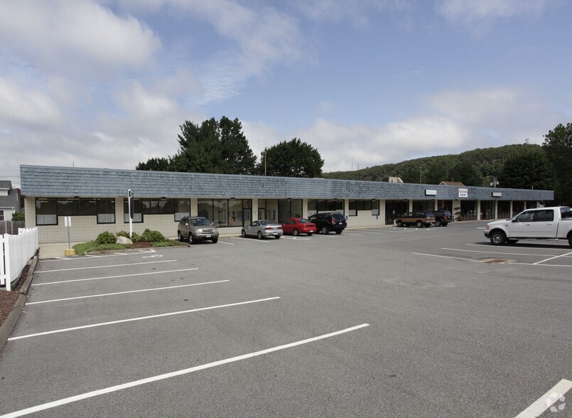 More Photos Of 1666 Litchfield Tpke, Woodbridge Storefront For Lease