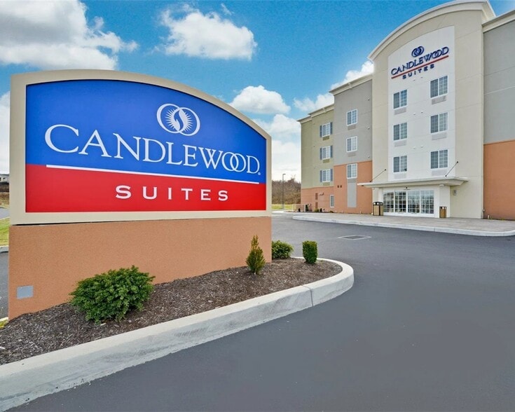 More Photos Of 413 Port View Dr, Harrisburg Hotel For Sale