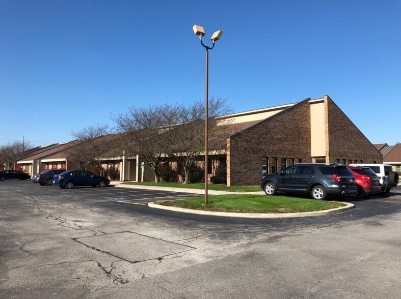 More Photos Of 8949-8979 Broadway, Merrillville Office Residential For Lease