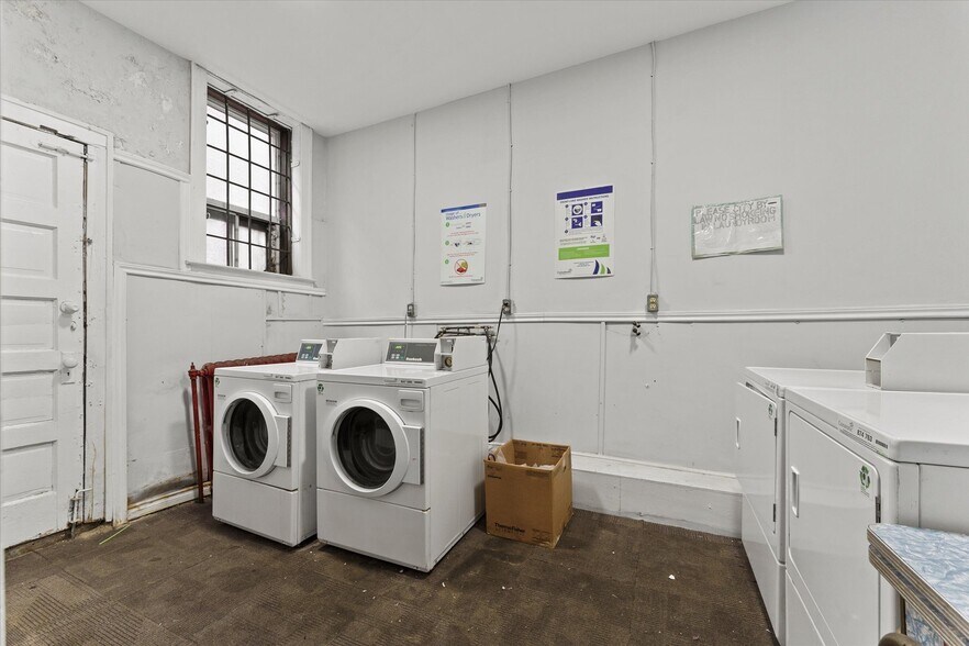 More Photos Of 581 Cataraqui St, Windsor Apartments For Sale